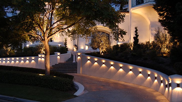 What to Look for in a Company That Offers Landscape Lighting in Palm Beach County, FL